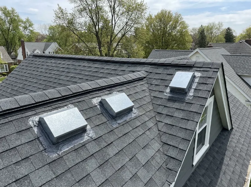 Roof inspection and architectural details in Lakewood Park, Lakewood
